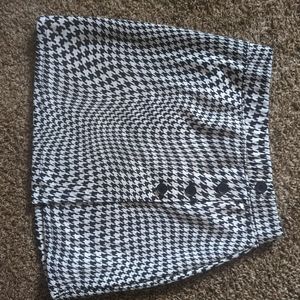 Houndstooth high waisted skirt